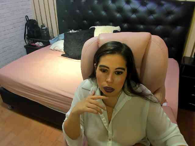 nikki-nikoll webcam
