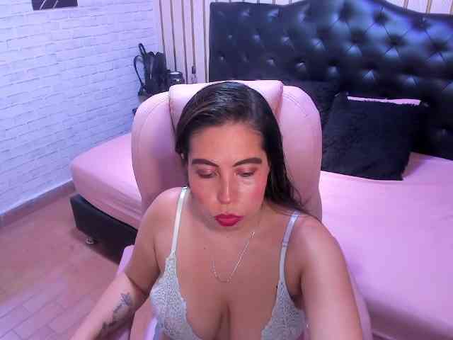 nikki-nikoll webcam
