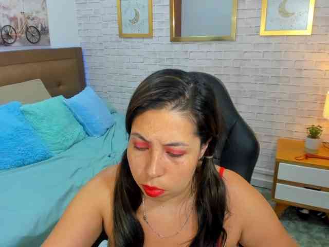 nikki-nikoll webcam