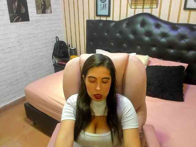 nikki-nikoll webcam