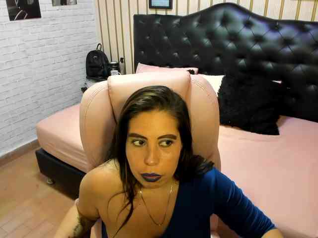 nikki-nikoll webcam