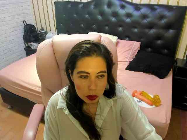 nikki-nikoll webcam