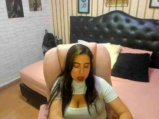 nikki-nikoll webcam