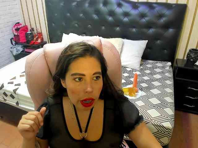 nikki-nikoll webcam
