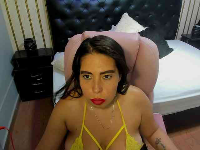 nikki-nikoll nikki-nikoll