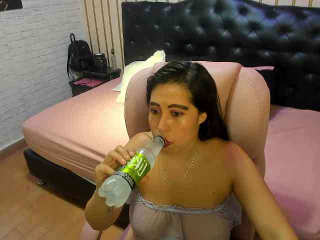 nikki-nikoll webcam