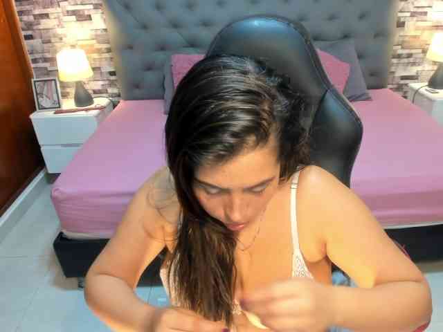 nikki-nikoll webcam