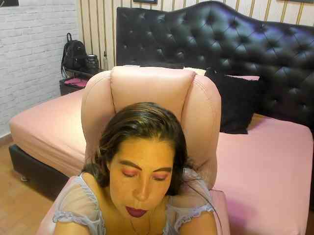 nikki-nikoll webcam