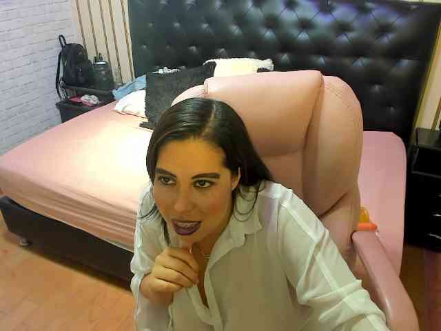 nikki-nikoll webcam