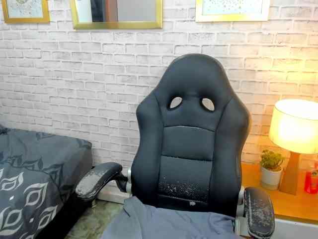 nikki-nikoll webcam