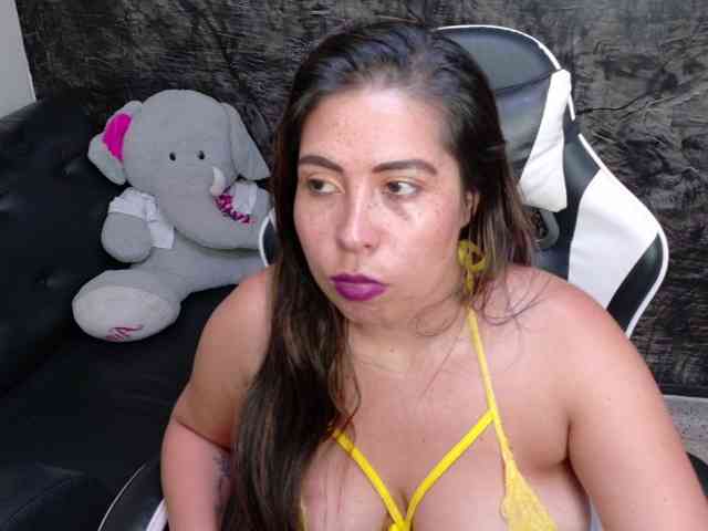 nikki-nikoll webcam