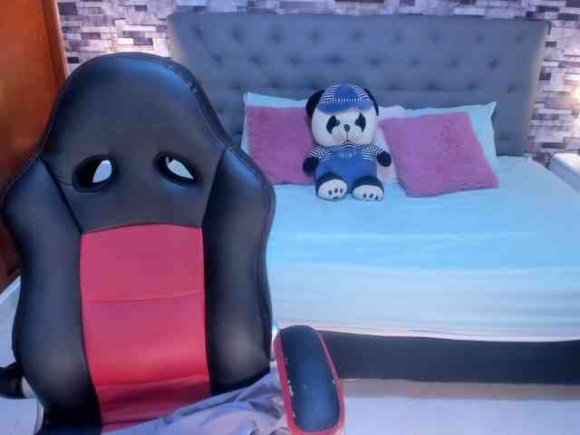nikki-nikoll webcam