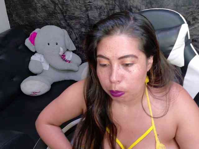 nikki-nikoll webcam