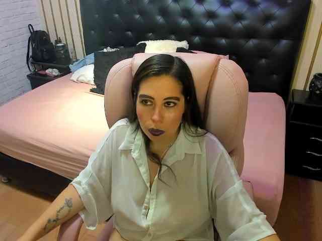 nikki-nikoll webcam