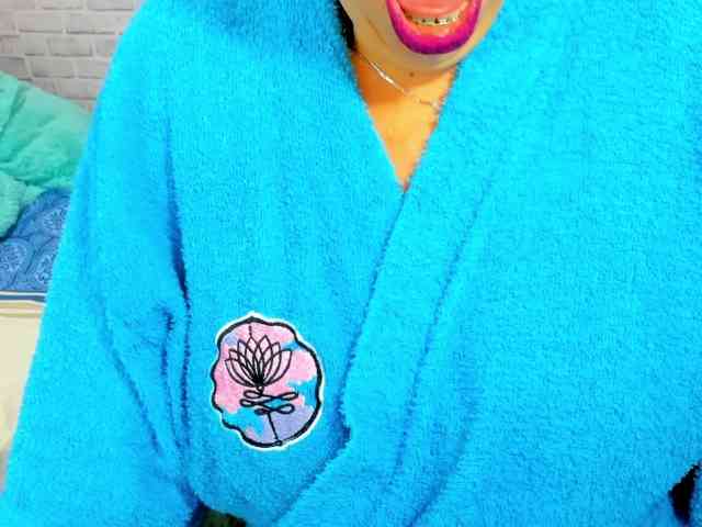 nikki-nikoll