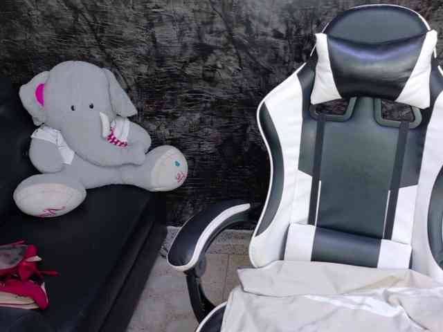 nikki-nikoll webcam