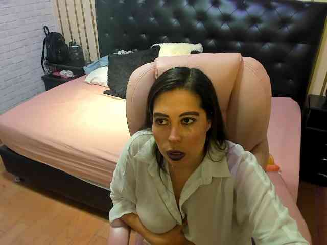 nikki-nikoll webcam
