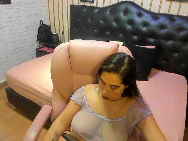 nikki-nikoll webcam