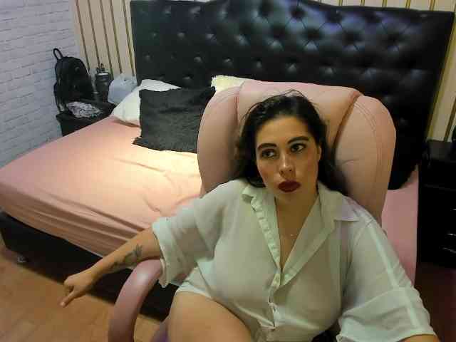 nikki-nikoll webcam