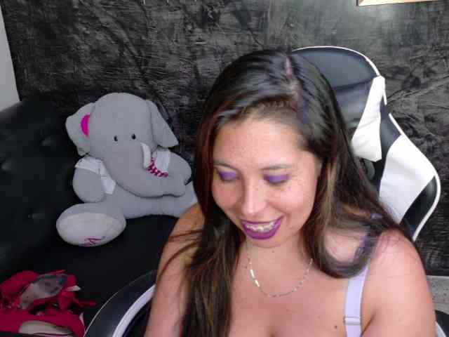 nikki-nikoll webcam