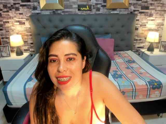 nikki-nikoll webcam