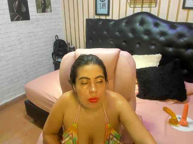 nikki-nikoll webcam