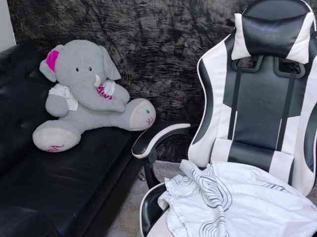 nikki-nikoll webcam