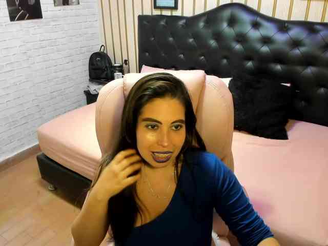 nikki-nikoll webcam