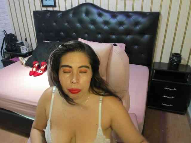 nikki-nikoll