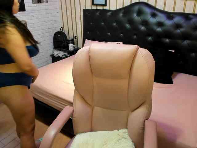 nikki-nikoll webcam
