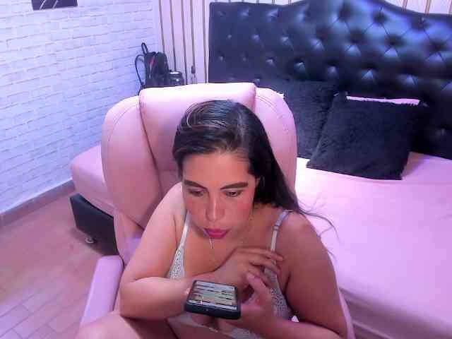 nikki-nikoll webcam