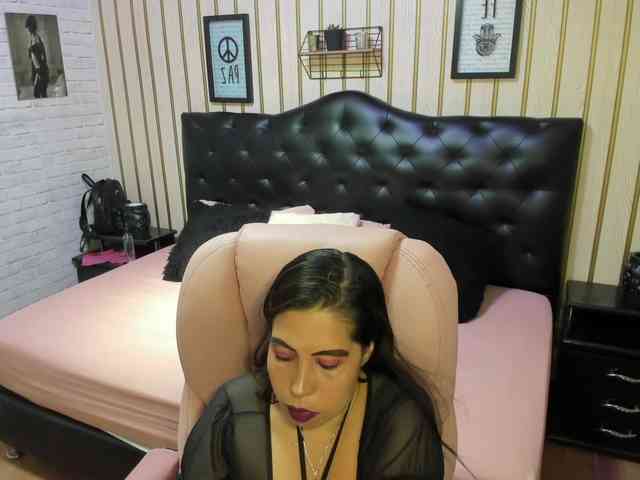 nikki-nikoll