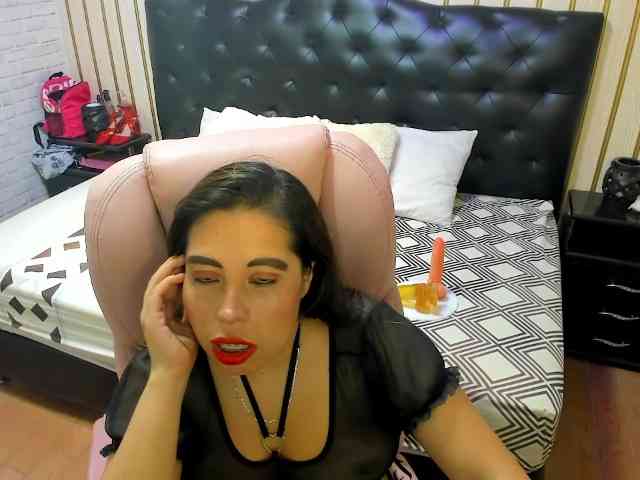 nikki-nikoll webcam