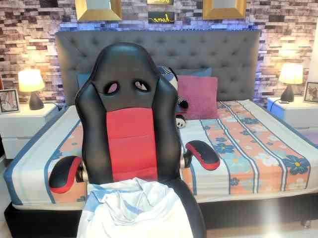 nikki-nikoll webcam