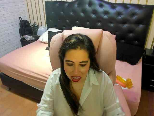 nikki-nikoll webcam