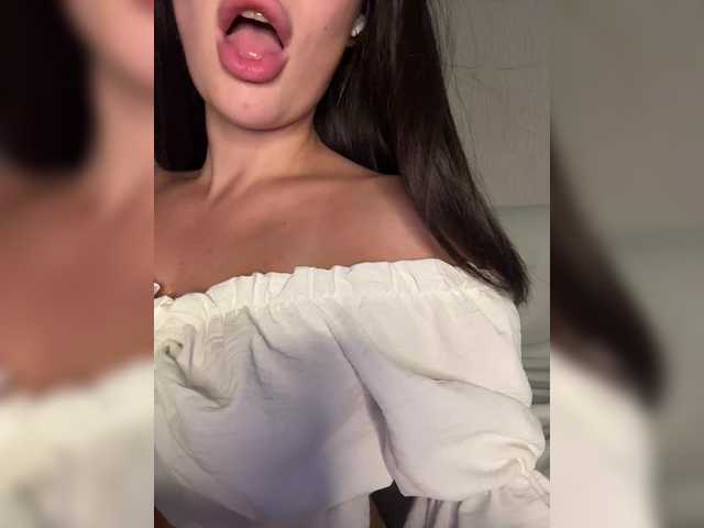 SuggarAnn live webcam show