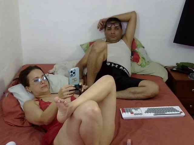 Sassylovers Live Webcam on BongaCams