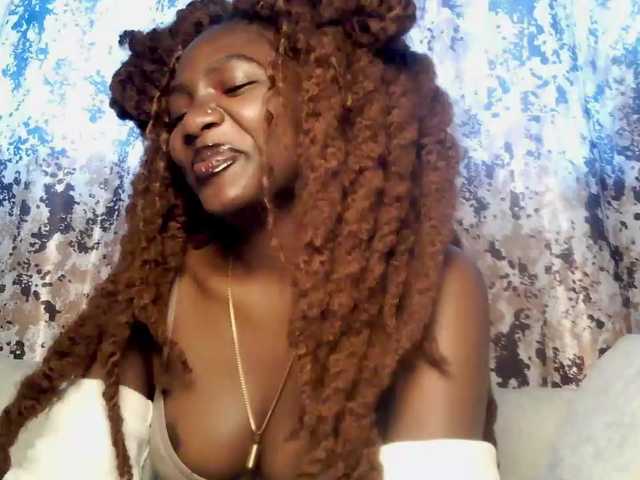 ChocolataPeach live cam on BongaCams