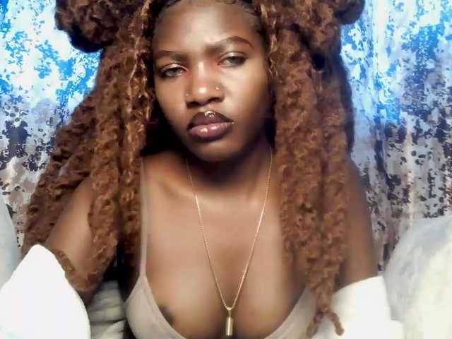 ChocolataPeach live cam on BongaCams