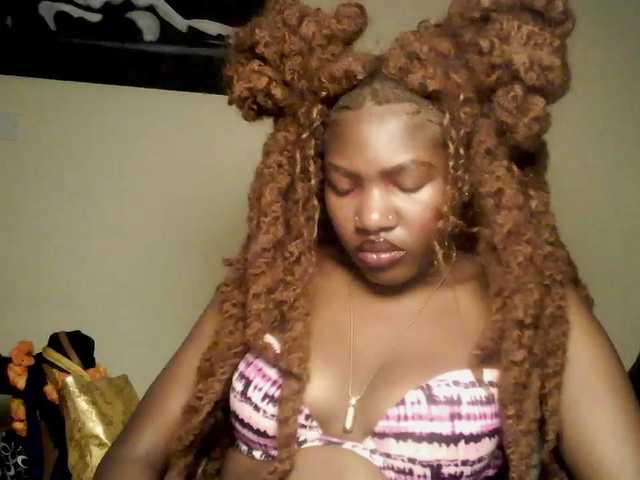 ChocolataPeach live cam on BongaCams