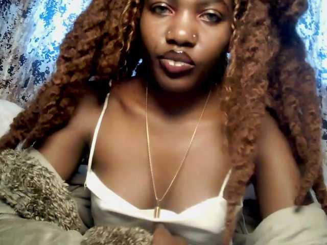 ChocolataPeach live cam on BongaCams
