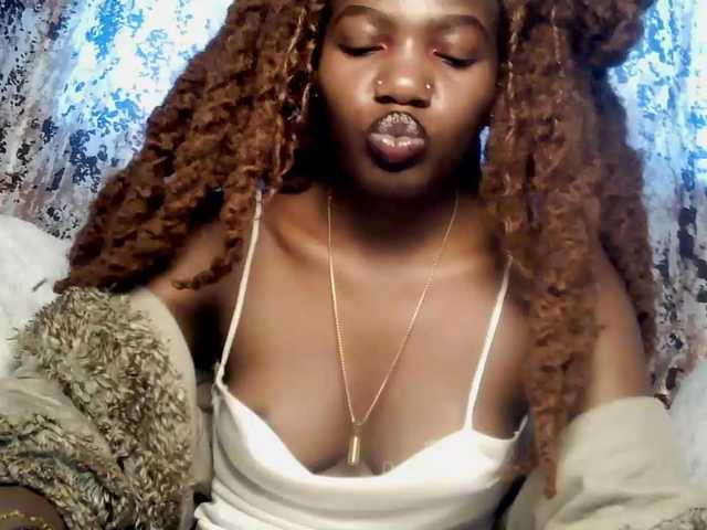 ChocolataPeach live cam on BongaCams