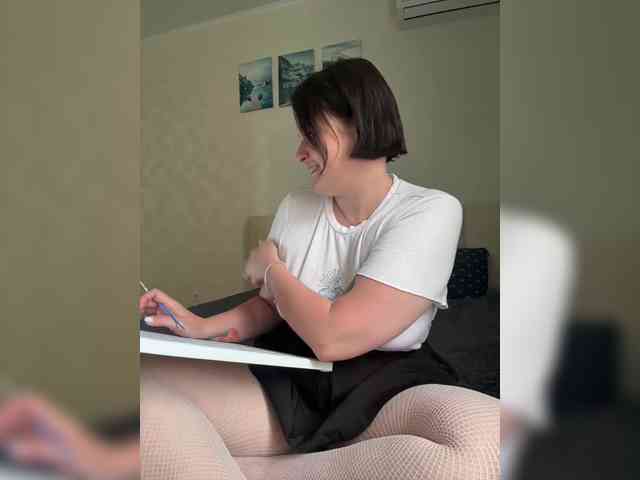 MissFrenchi webcam