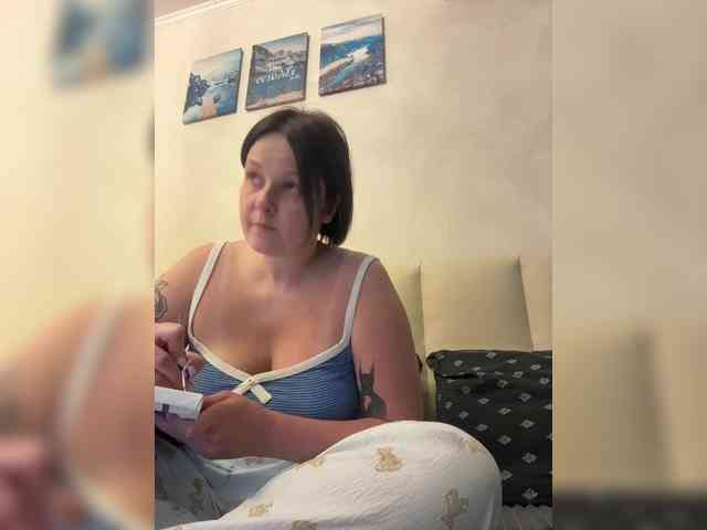 MissFrenchi webcam