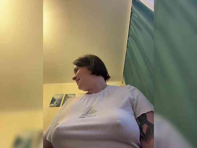 MissFrenchi webcam