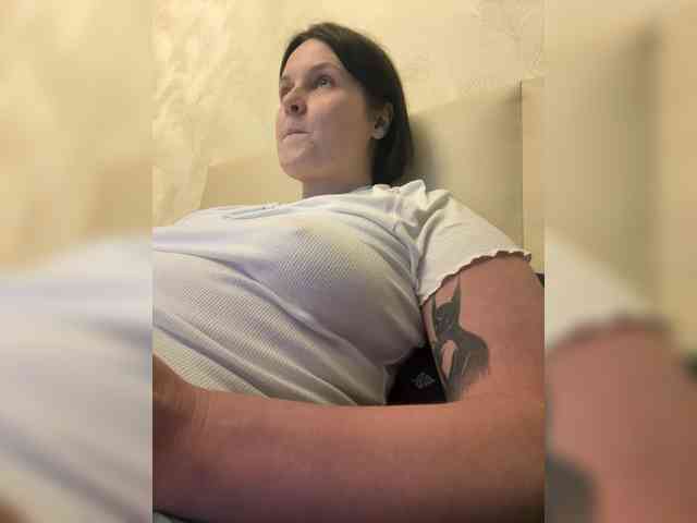 MissFrenchi webcam
