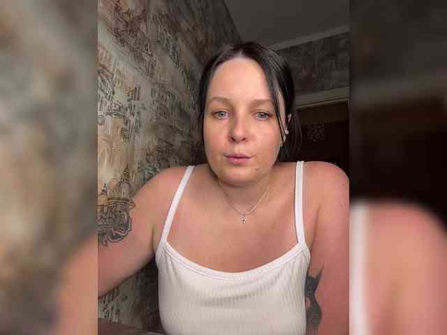MissFrenchi webcam
