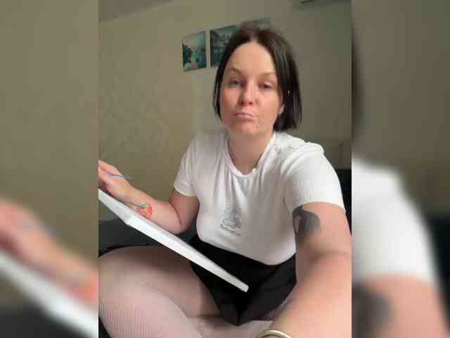 MissFrenchi webcam