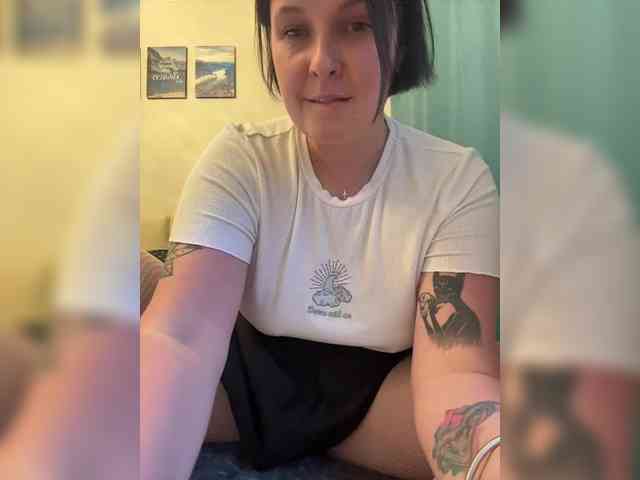 MissFrenchi webcam