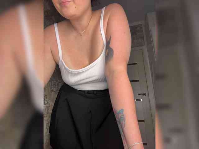 MissFrenchi webcam